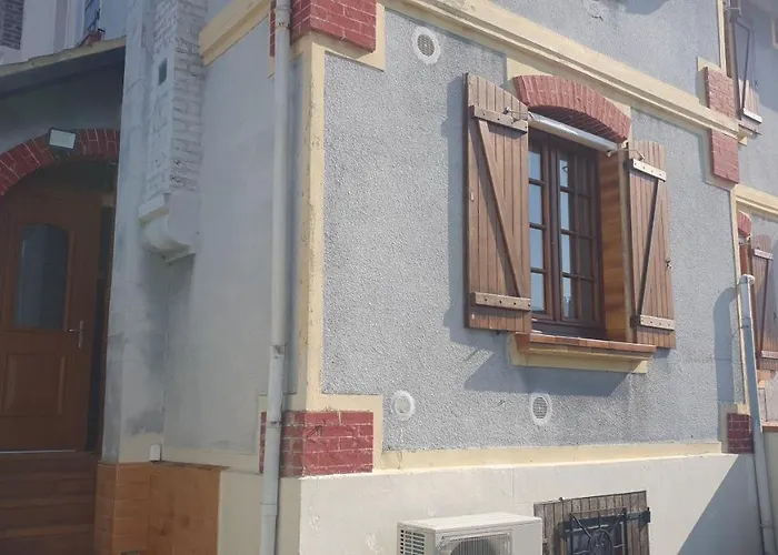 Maison, Jardin, Barbecue Et Vélo Classé 3 étoiles